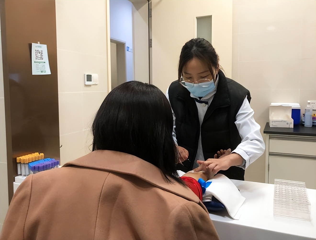 女性为啥更易尿路感染？妇科医生：平时避免3个习惯，别忽视