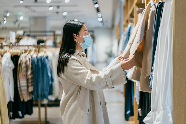 女性为啥更易尿路感染？妇科医生：平时避免3个习惯，别忽视