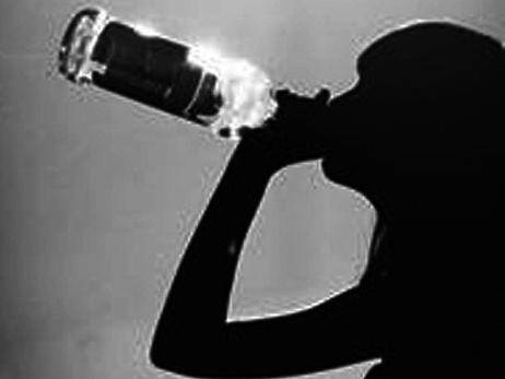 有酒瘾怎么办？酒精依赖的人都会出现哪些临床表现呢？