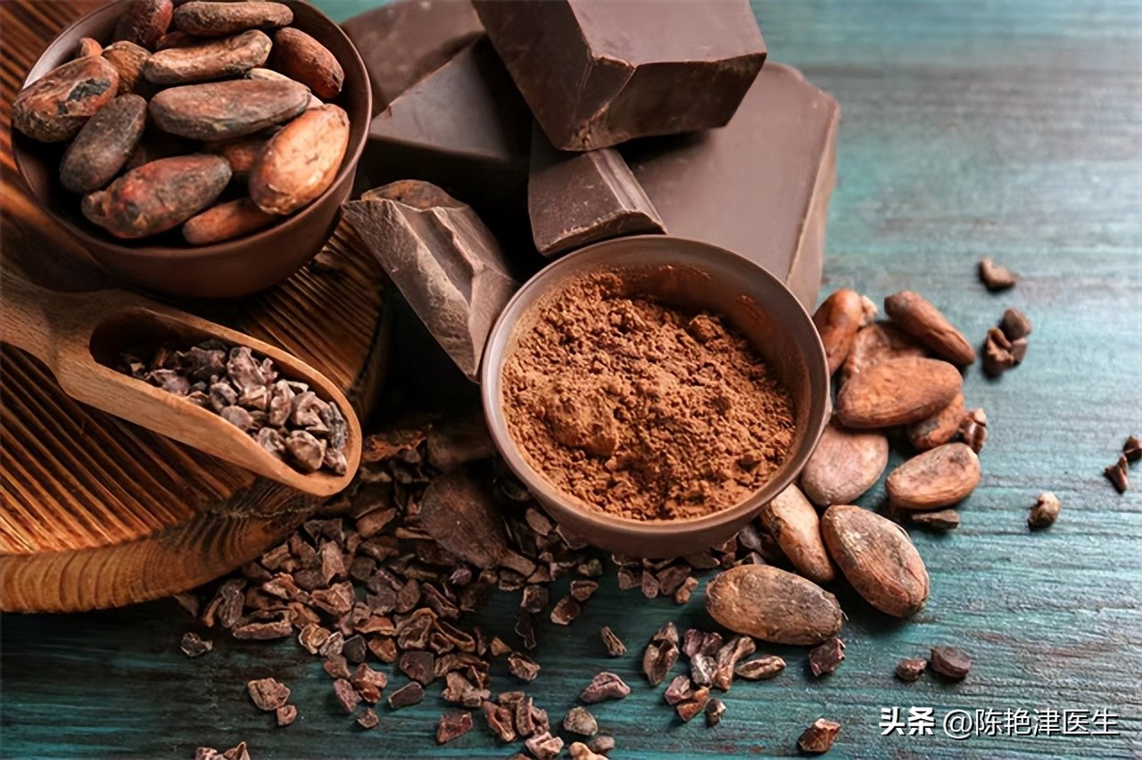 每吃一次，大脑萎缩就快一步？这5种食物是大脑老化的“加速器”