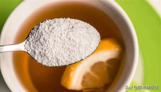 每吃一次，大脑萎缩就快一步？这5种食物是大脑老化的“加速器”
