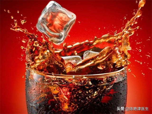 每吃一次，大脑萎缩就快一步？这5种食物是大脑老化的“加速器”