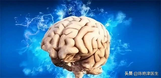 每吃一次，大脑萎缩就快一步？这5种食物是大脑老化的“加速器”