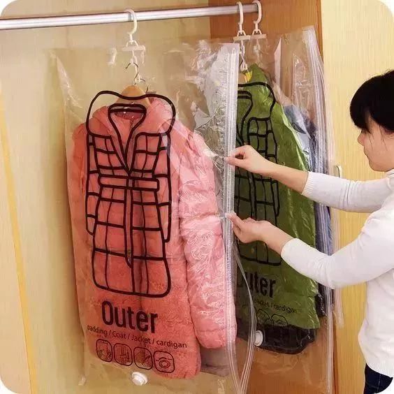冬天的厚衣服这样收，不回潮，无折痕，省了3个大衣柜！
