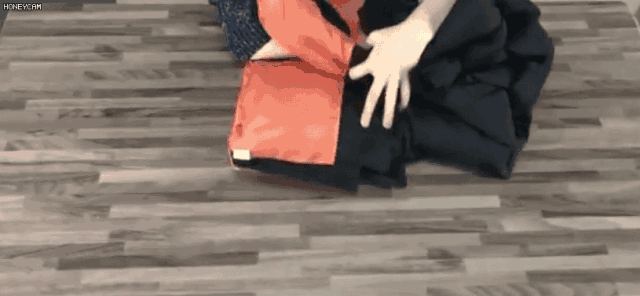 冬天的厚衣服这样收，不回潮，无折痕，省了3个大衣柜！
