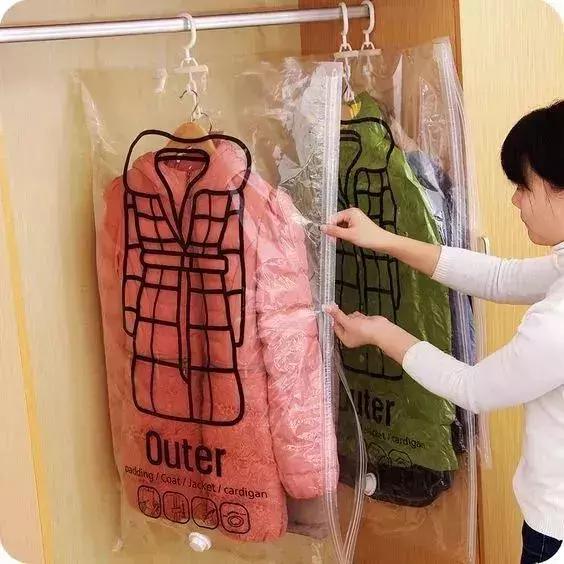 冬天的厚衣服这样收，不回潮，无折痕，省了3个大衣柜！