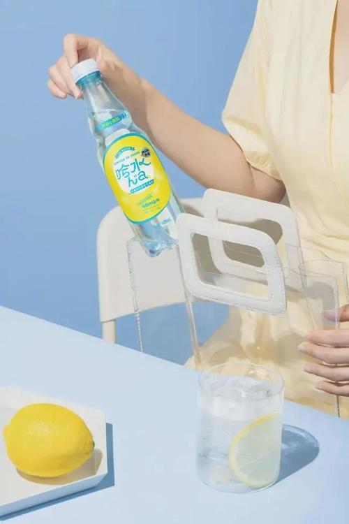 汉口二厂推出玻尿酸气泡水，号称能喝出水光肌
