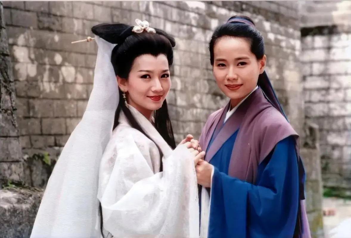 《新白娘子传奇》里，白素贞修行千年，为何到头来还不如修炼五百年的小青看的通透？