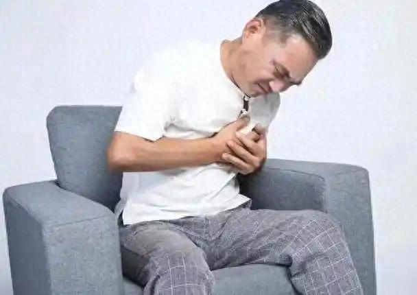 肺部开始衰弱，不是看疼不疼！医生提醒：睡觉有4异常或已衰弱