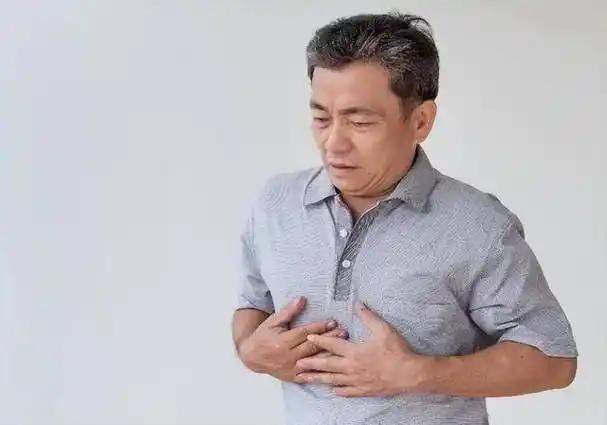 肺部开始衰弱，不是看疼不疼！医生提醒：睡觉有4异常或已衰弱