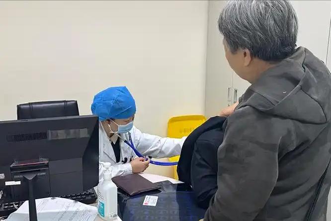 肺部开始衰弱，不是看疼不疼！医生提醒：睡觉有4异常或已衰弱