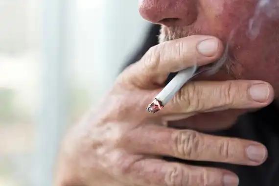 肺部开始衰弱，不是看疼不疼！医生提醒：睡觉有4异常或已衰弱
