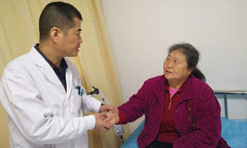 女患者尿频以为是尿路感染，查了腹部CT，妇科医生：这回信我了吧