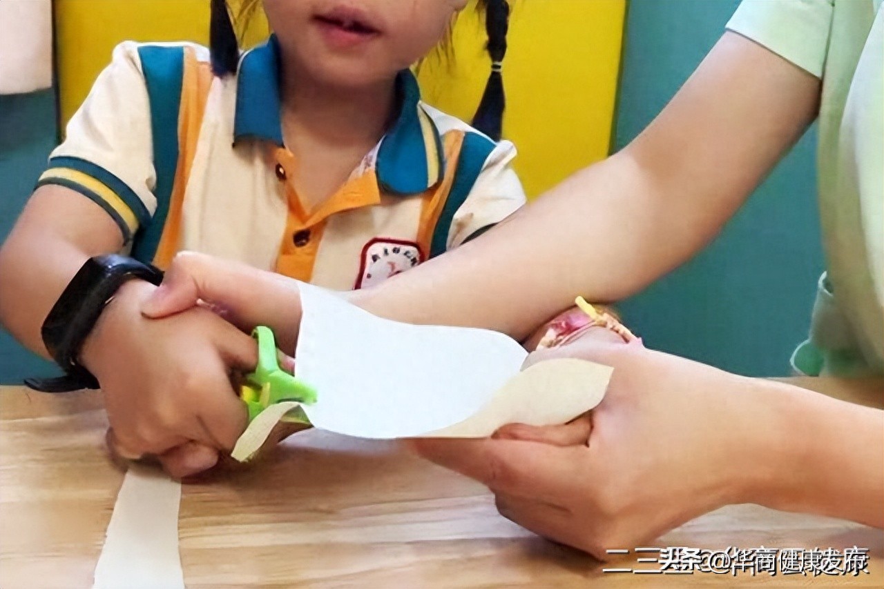 6岁女孩患多巴反应性肌张力障碍手指难抓握 作业治疗3个月为手功能赋能