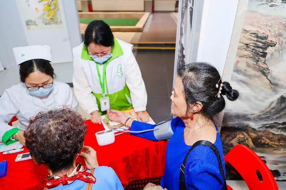 “健康中国·关爱中老年慢病防治公益活动”在广州举行