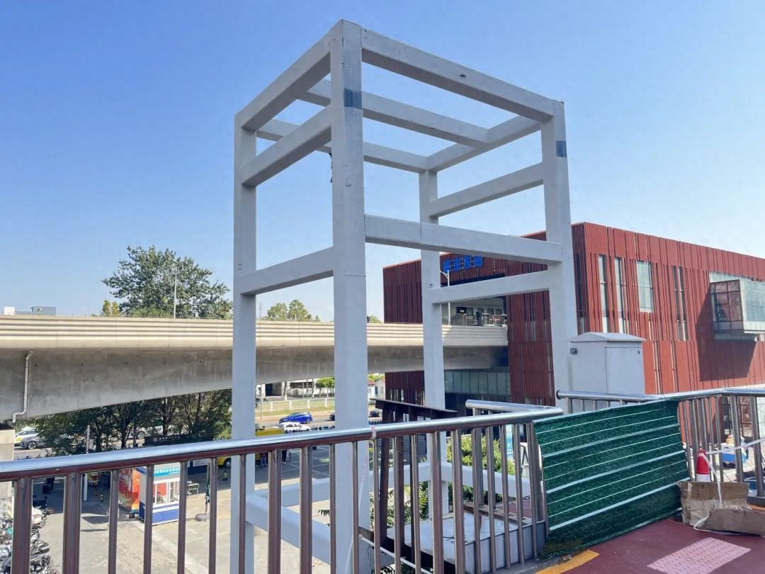 地铁亦庄线沿线过街天桥6部电梯预计月底完工