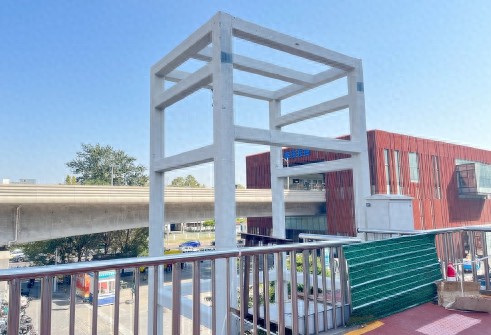 地铁亦庄线沿线过街天桥6部电梯预计月底完工