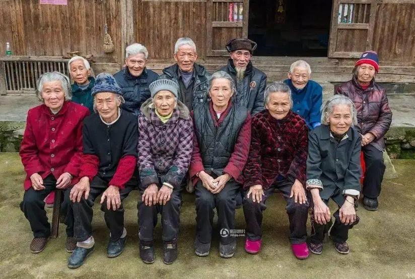 中国“长寿之王”龚来发：终身未娶活到133岁，生前爱好却不健康